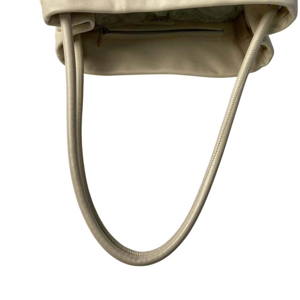 CHANEL White Lambskin Leather Tote Bag - Picture 6 of 16